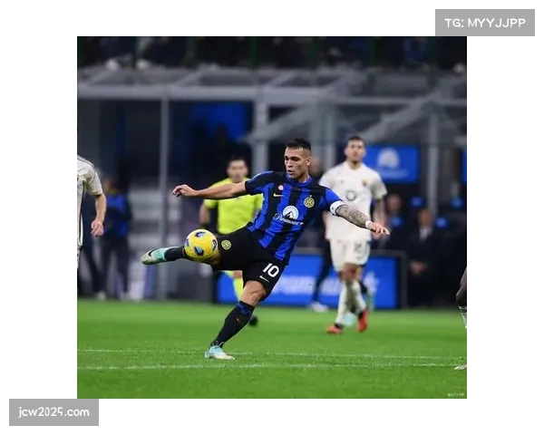 现场：国米门将后场长传精准发动反击，劳塔罗单刀被扑