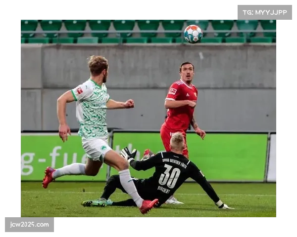 前德甲球员涉嫌税务欺诈案开庭,案件涉及数百万欧元。 前德甲球员涉嫌税务欺诈案开庭,案件涉及数百万欧元。